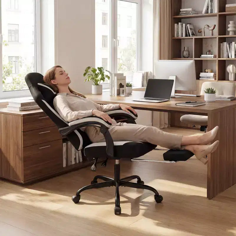 Chaise gaming avec appuie-tête, support lombaire, accoudoirs liés, dossier inclinable