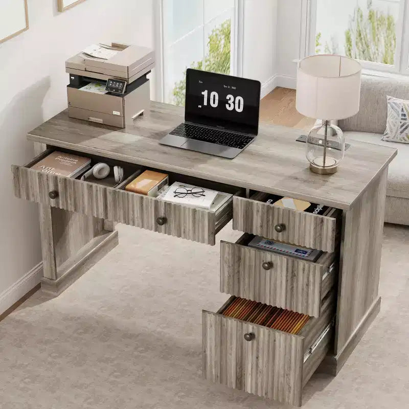 Bureau de télétravail cannelé de 137 cm avec tiroirs et chargement USB intégré, bureau d'écriture moderne pour salle d'étude
